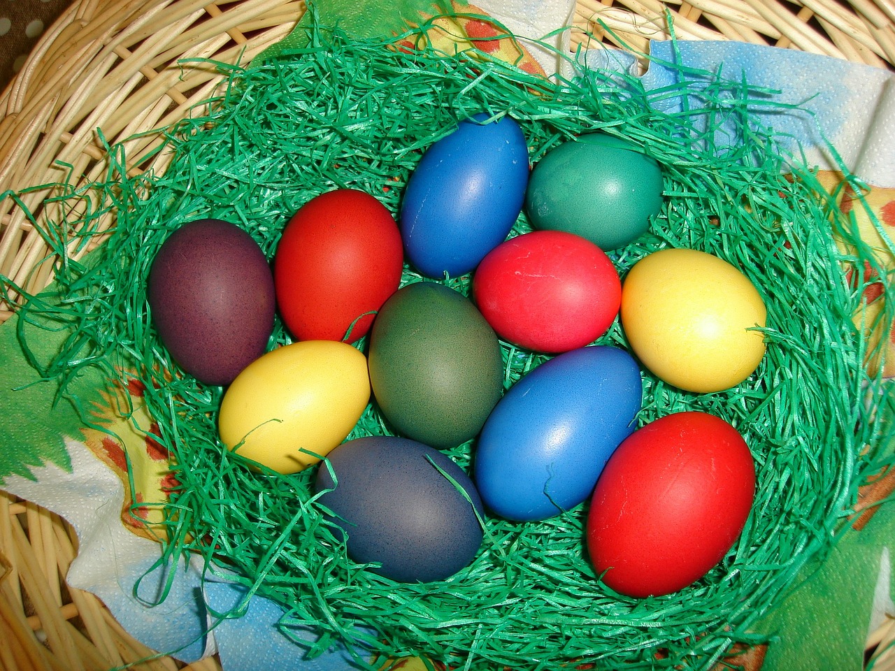 Eier färben leicht gemacht: Dieses Küchenutensil macht Eierfärben zur ...